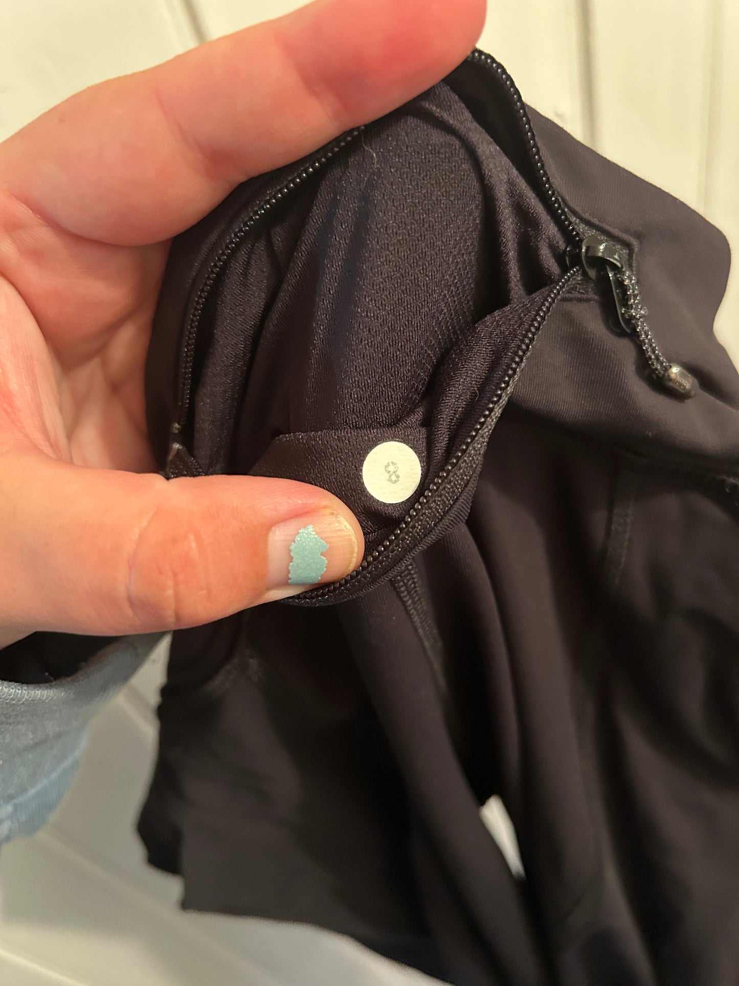 Lululemon 8 cropped mesh back leggings