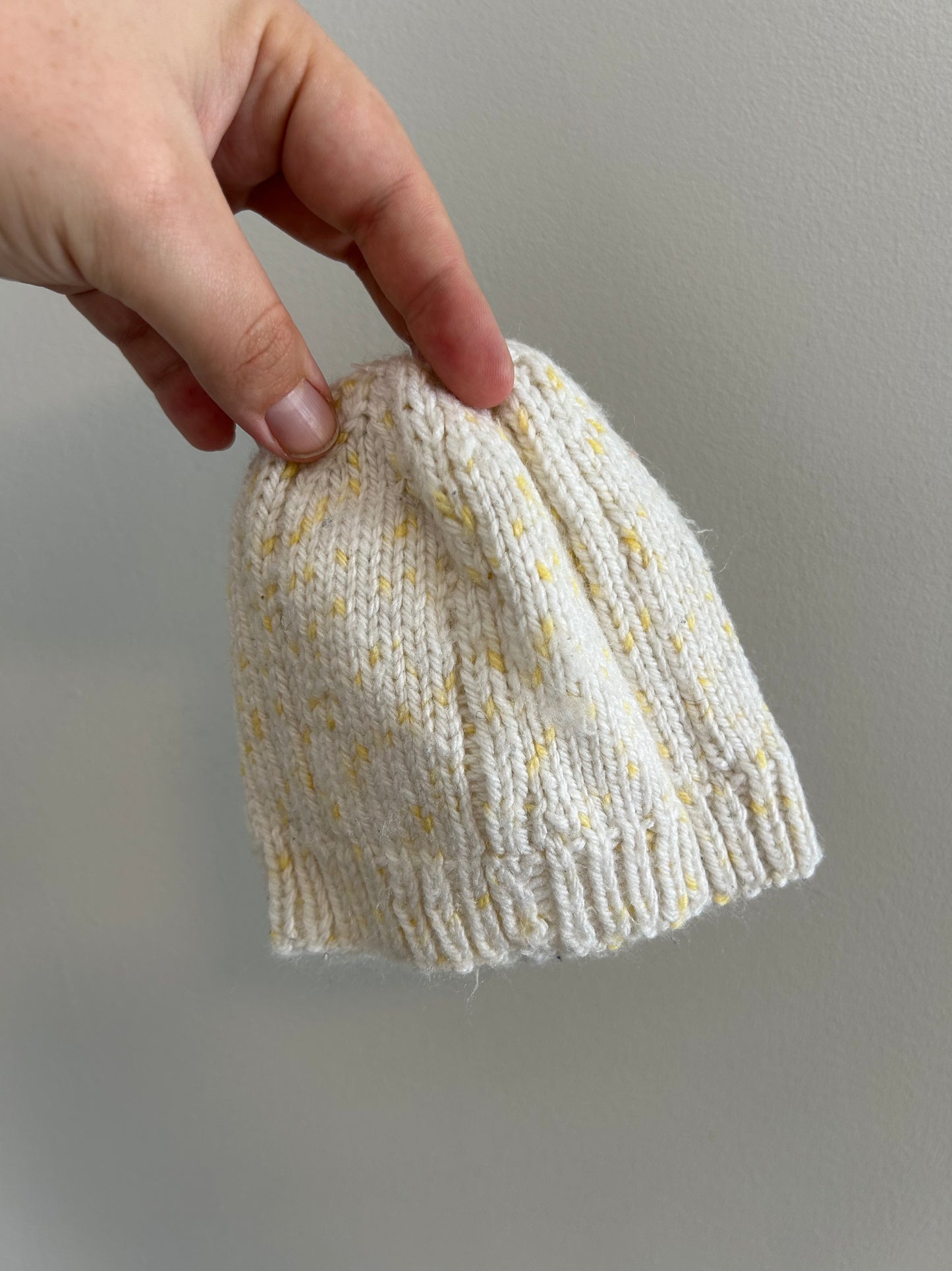 Newborn white & yellow knit hat