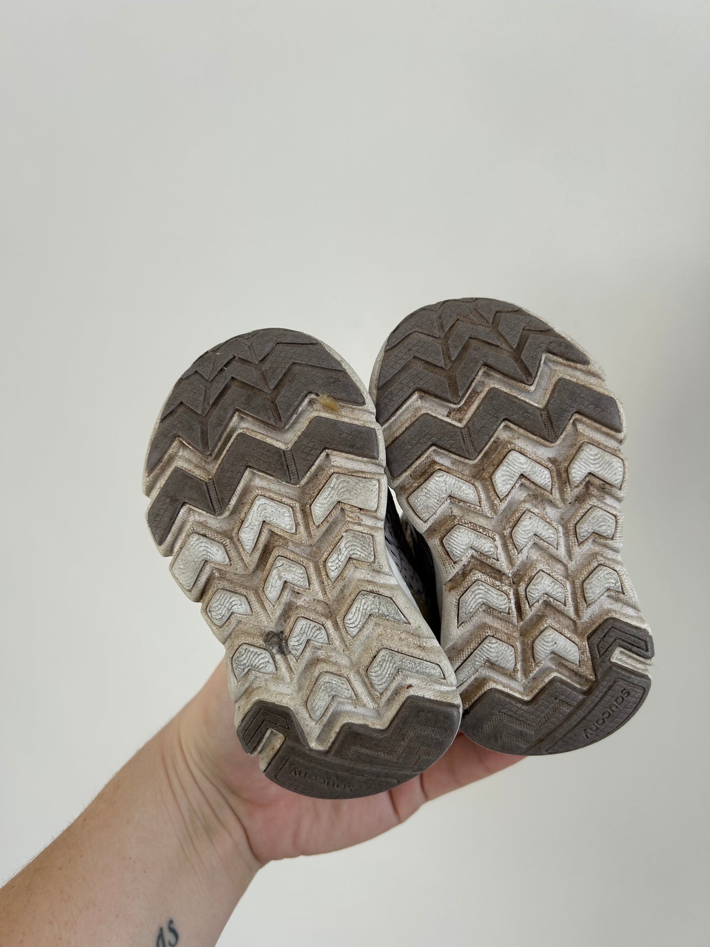 Saucony infant 4 light purple & grey runners