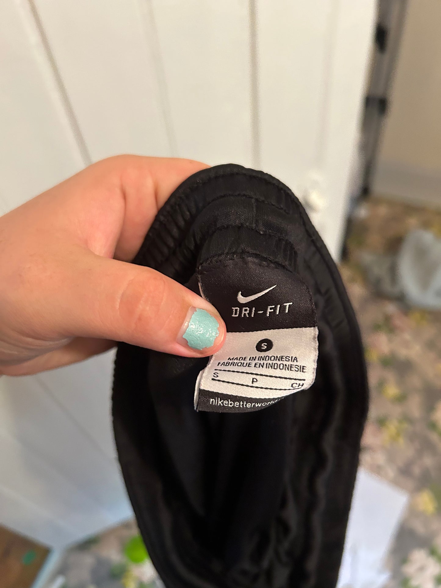 Nike small black shorts