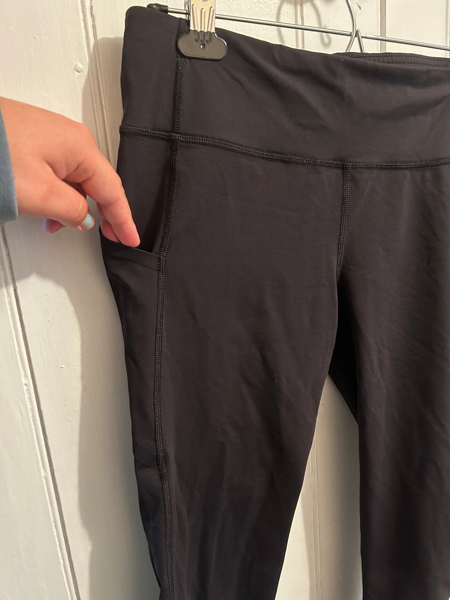 Lululemon 8 cropped mesh back leggings