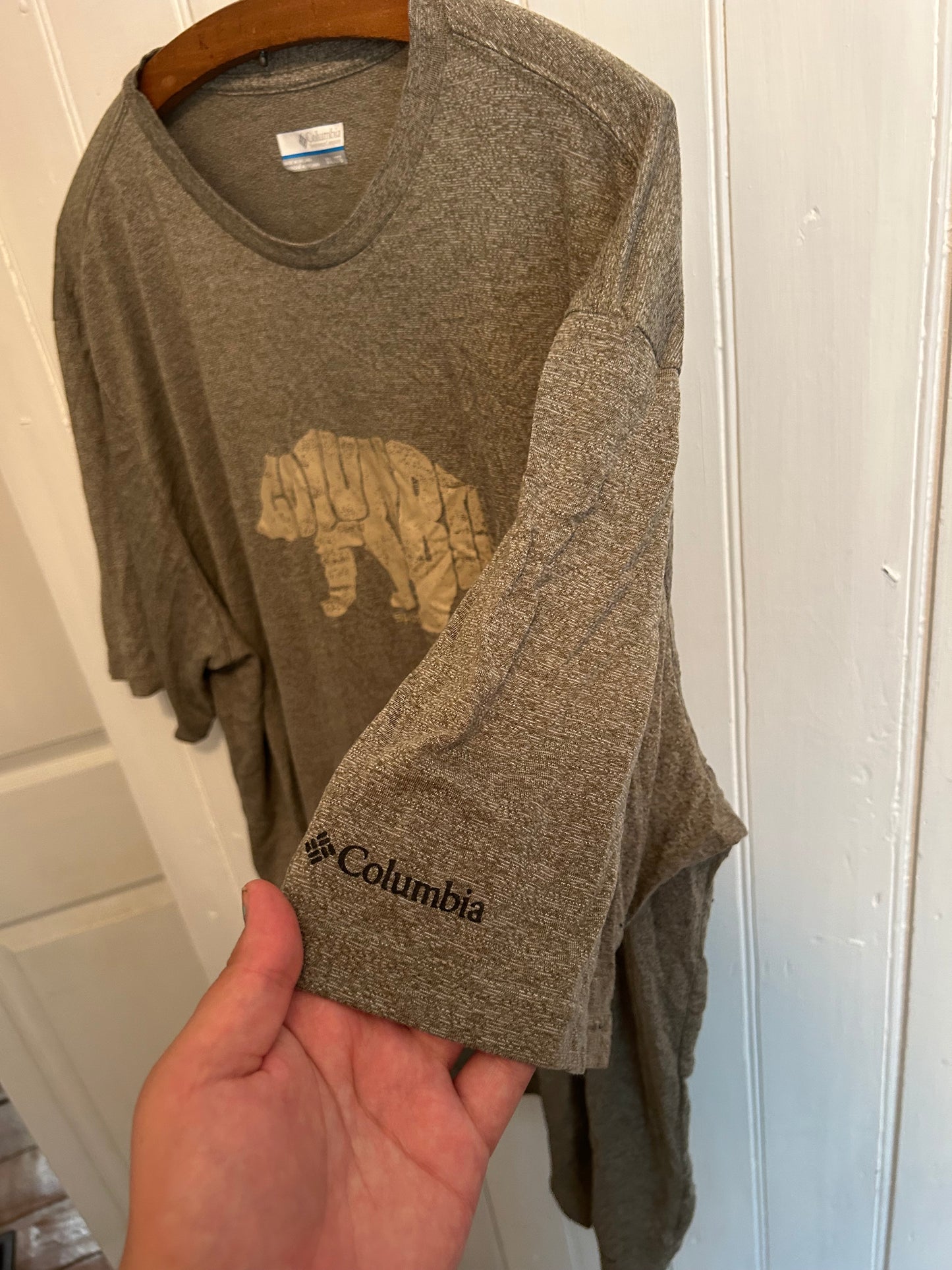Columbia Xxl brown bear tshirt
