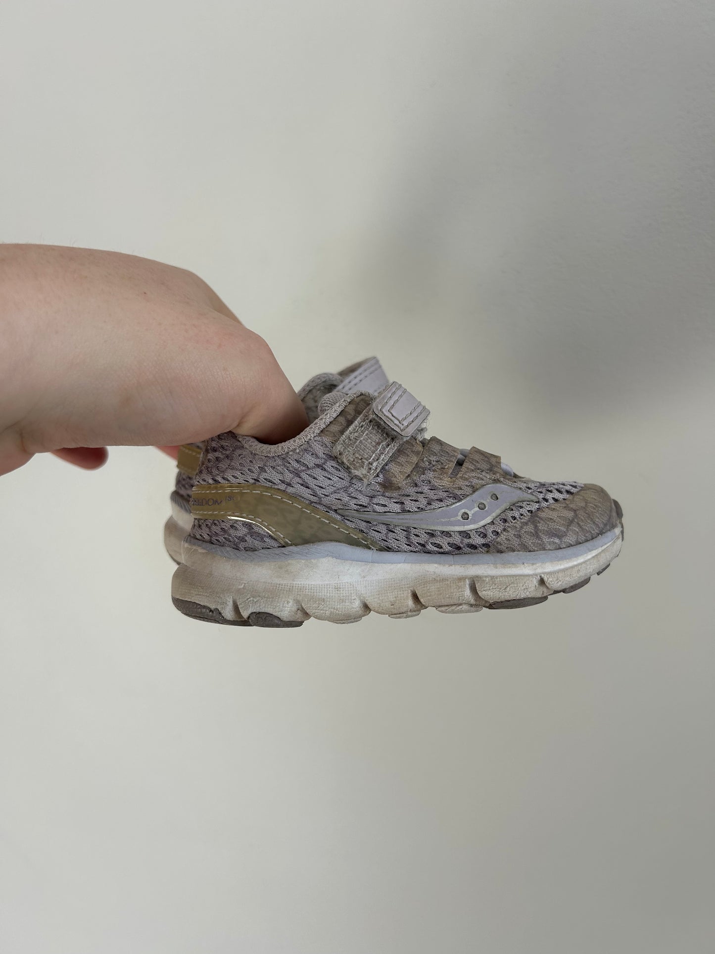 Saucony infant 4 light purple & grey runners