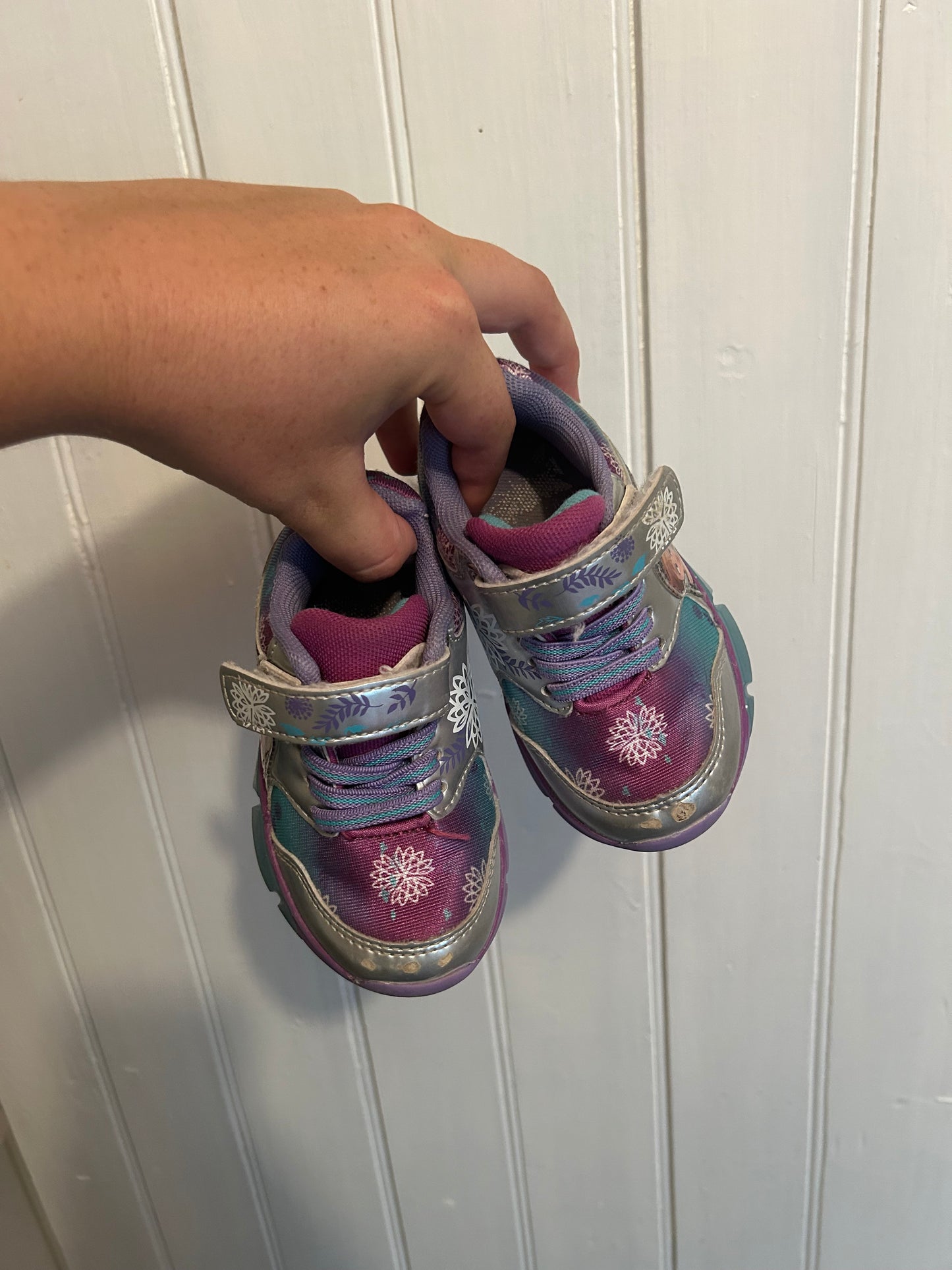 Frozen infant 7 light up sneakers