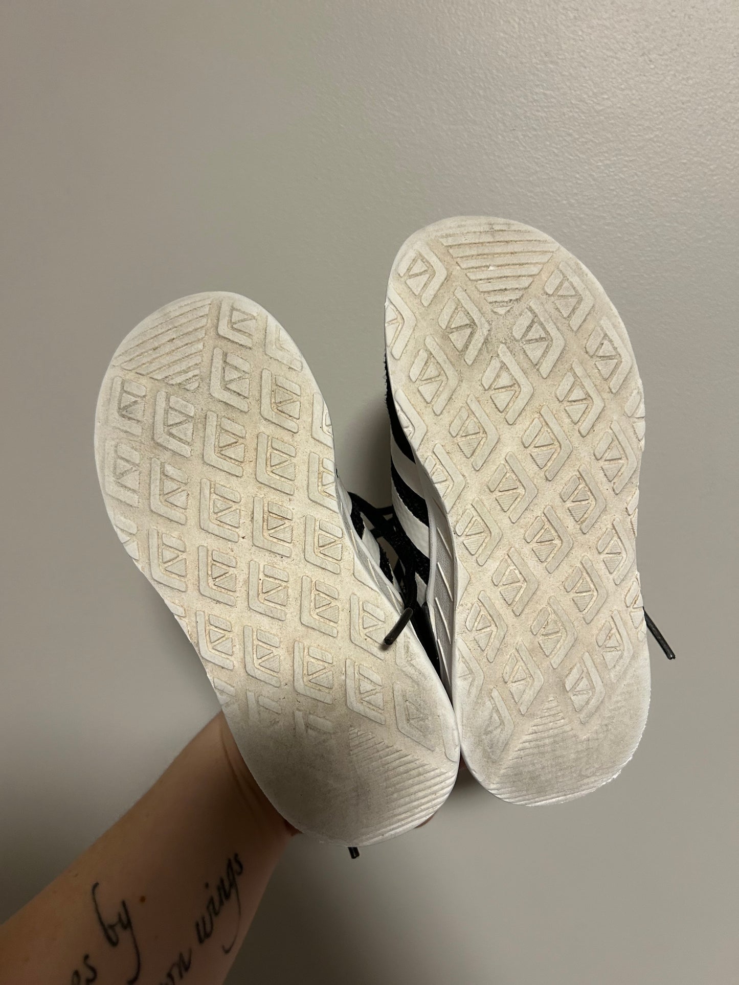 Adidas 10.5C black & white lace up runners