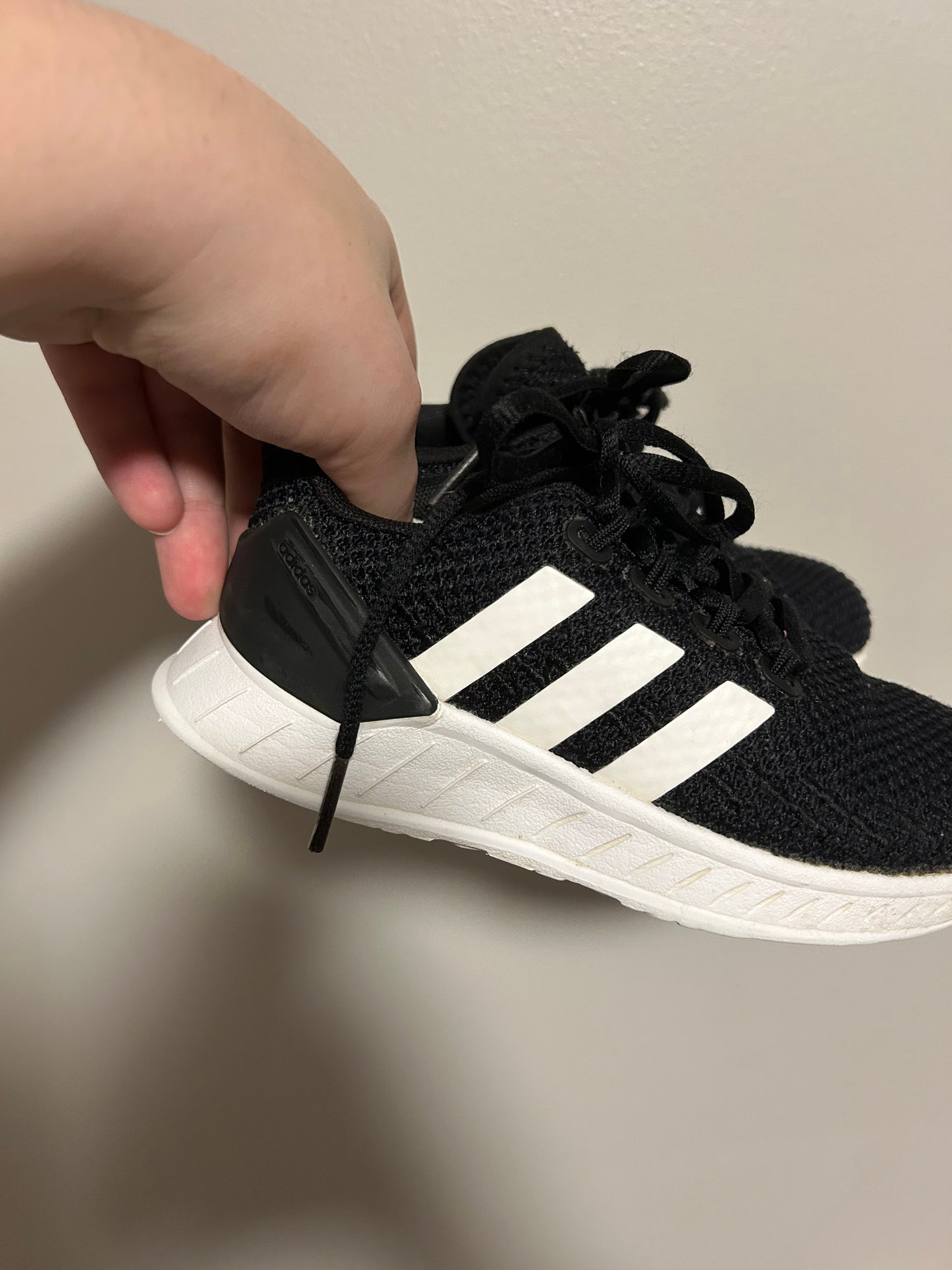 Adidas 10.5C black & white lace up runners