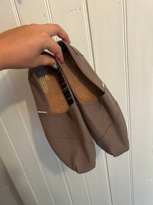 Tom’s men’s 10 grey slip on shoes