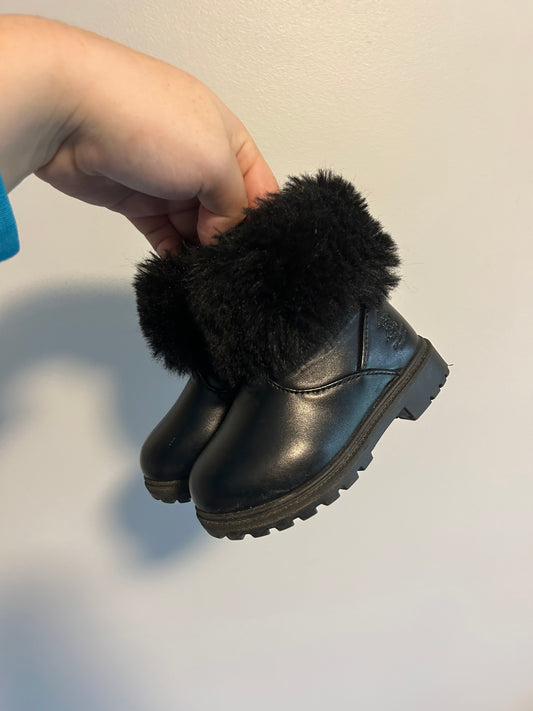 Beverly Hills polo club infant 6 black fur lined booties