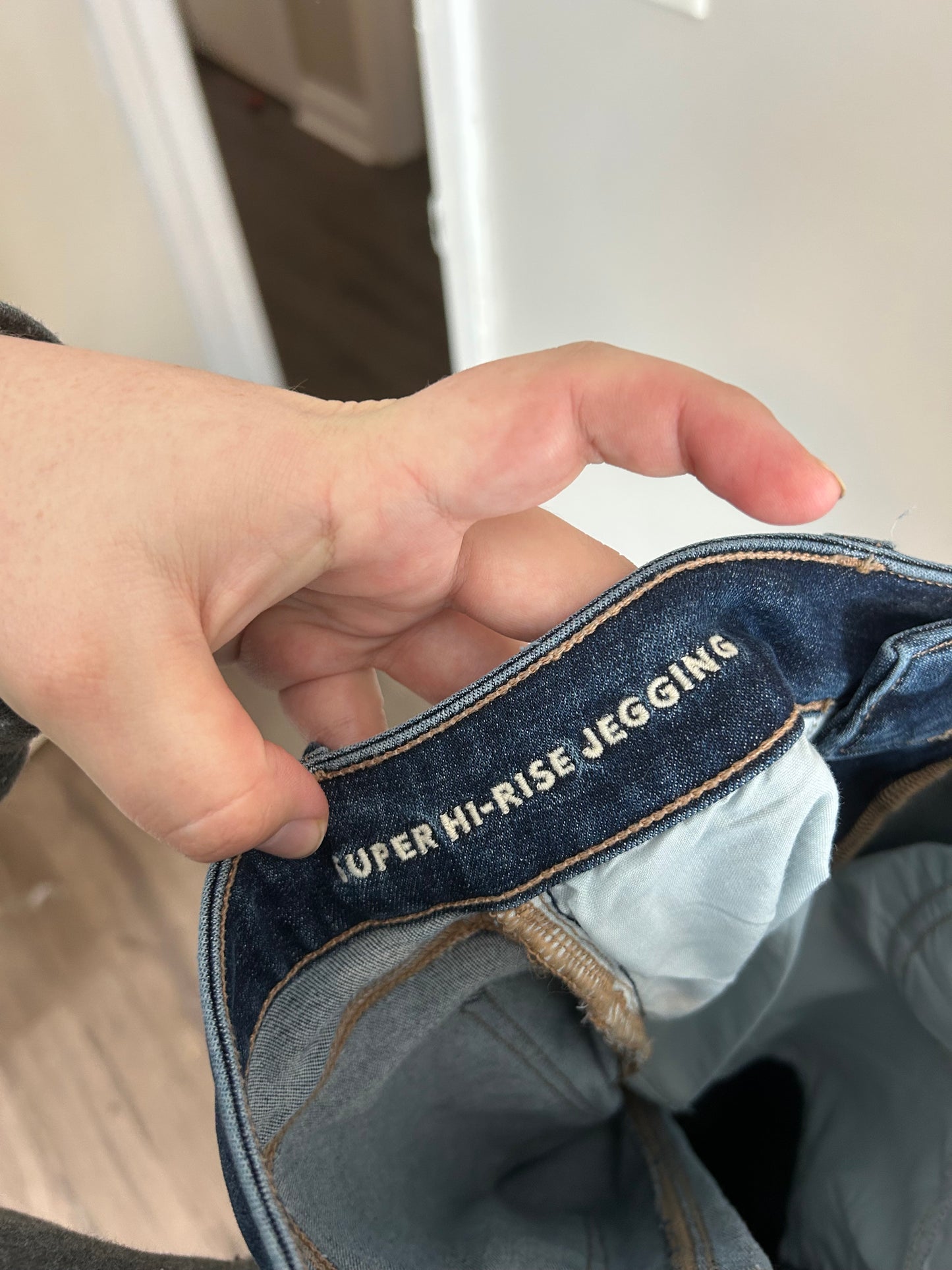 American eagle 4 dark wash high rise skinny jeans