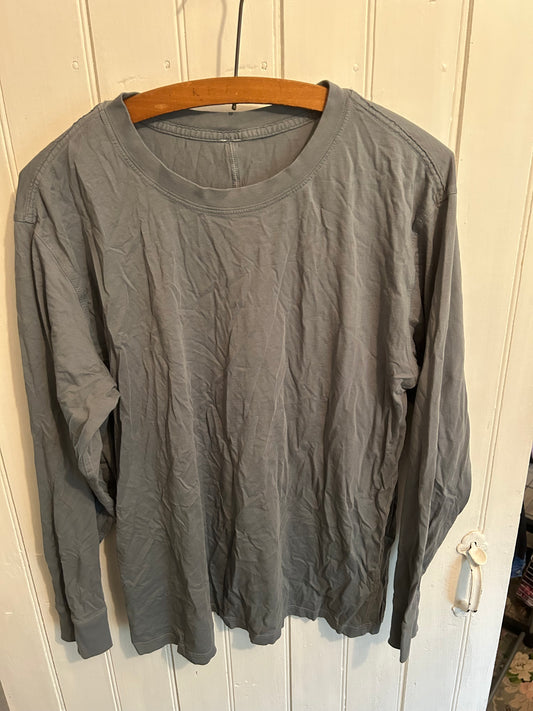 Lululemon 8/10 light blue long sleeve loose fit shirt