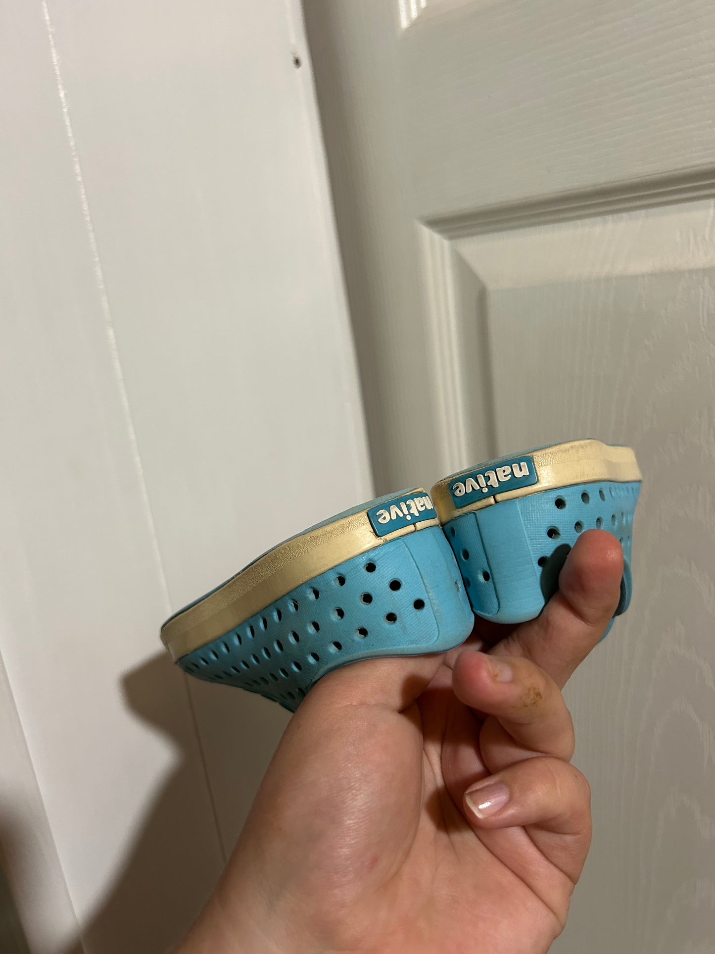 Native toddler 7 blue shoes