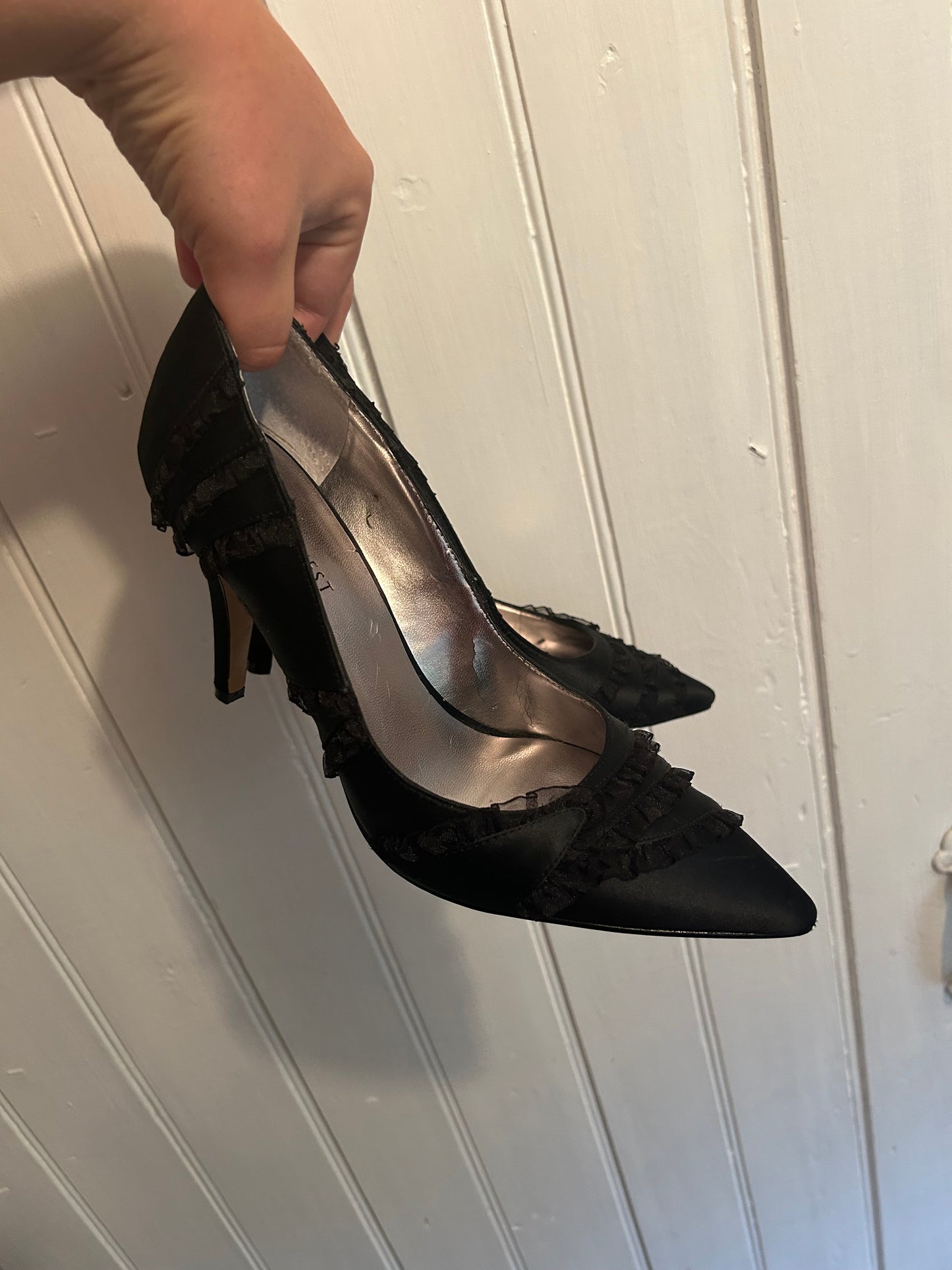 Nine West 7 black ruffle heels