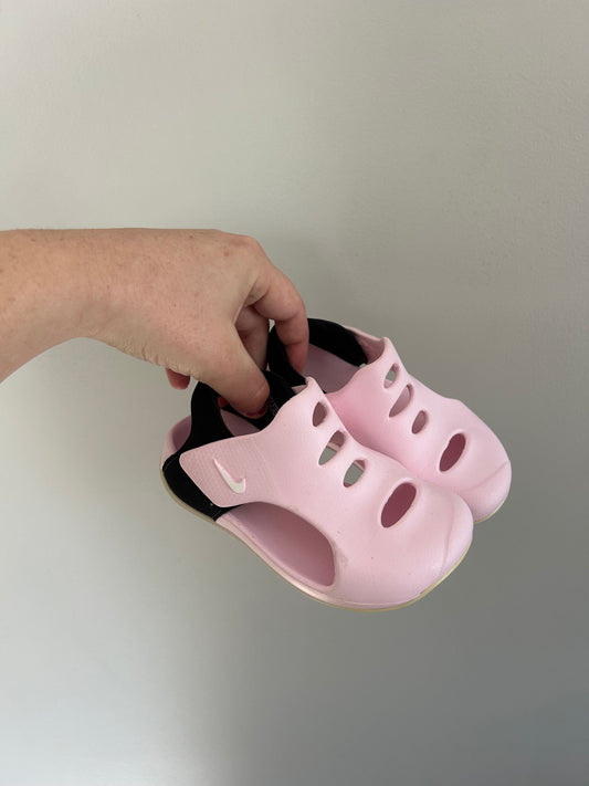 Nike toddler 8 pink closed toe sandals
