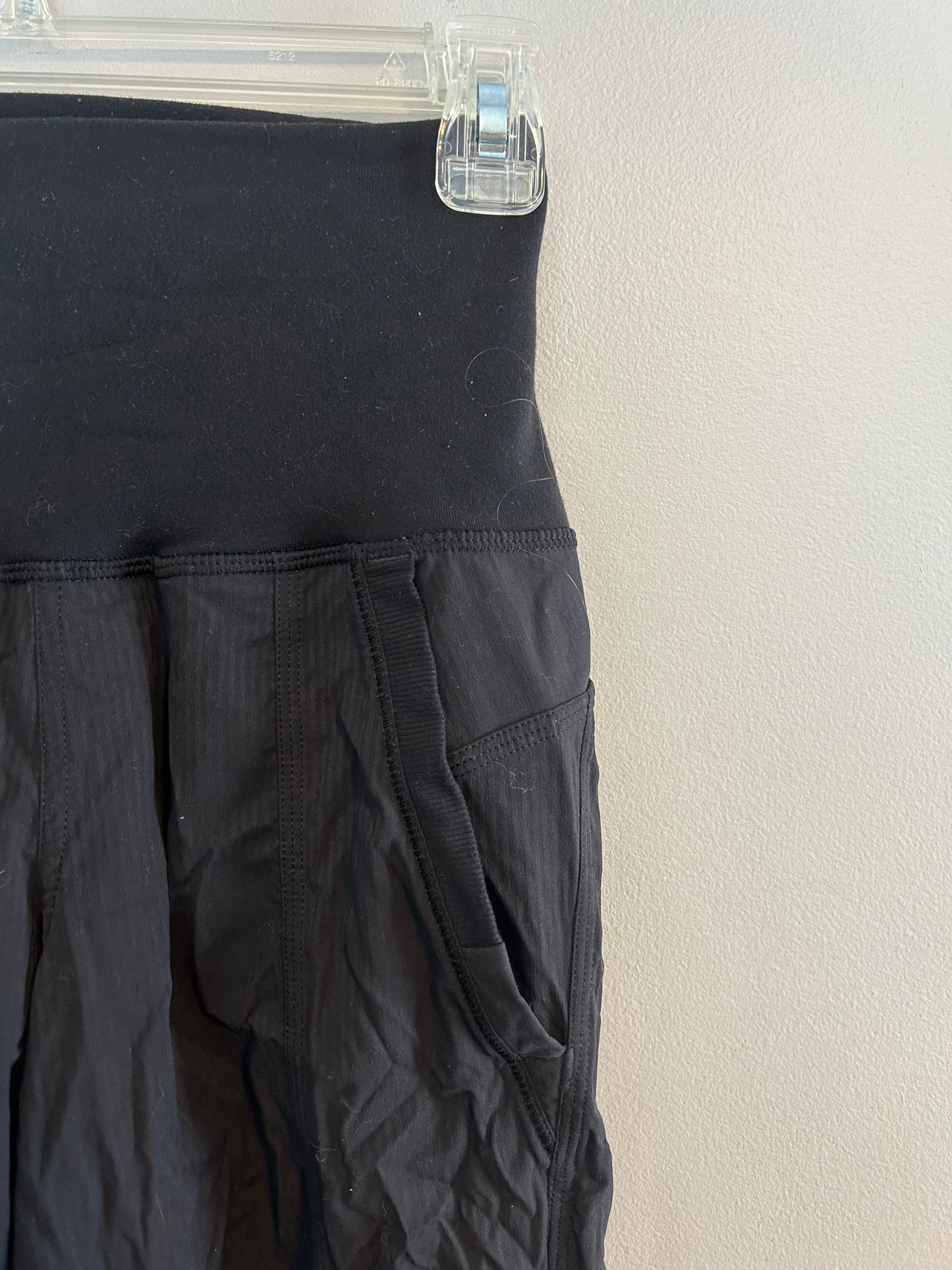 Lululemon 2 black studio cropped pant