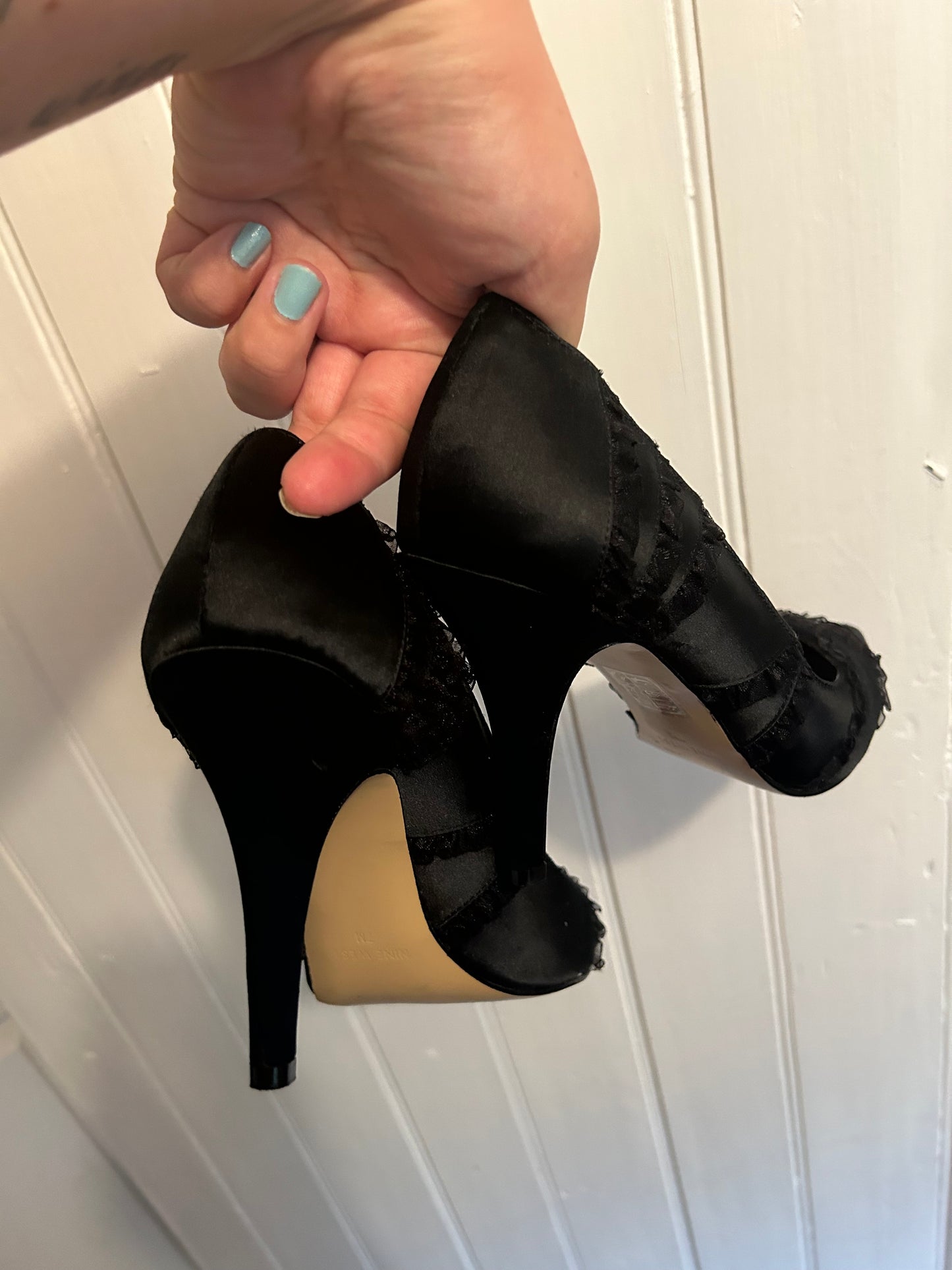 Nine West 7 black ruffle heels