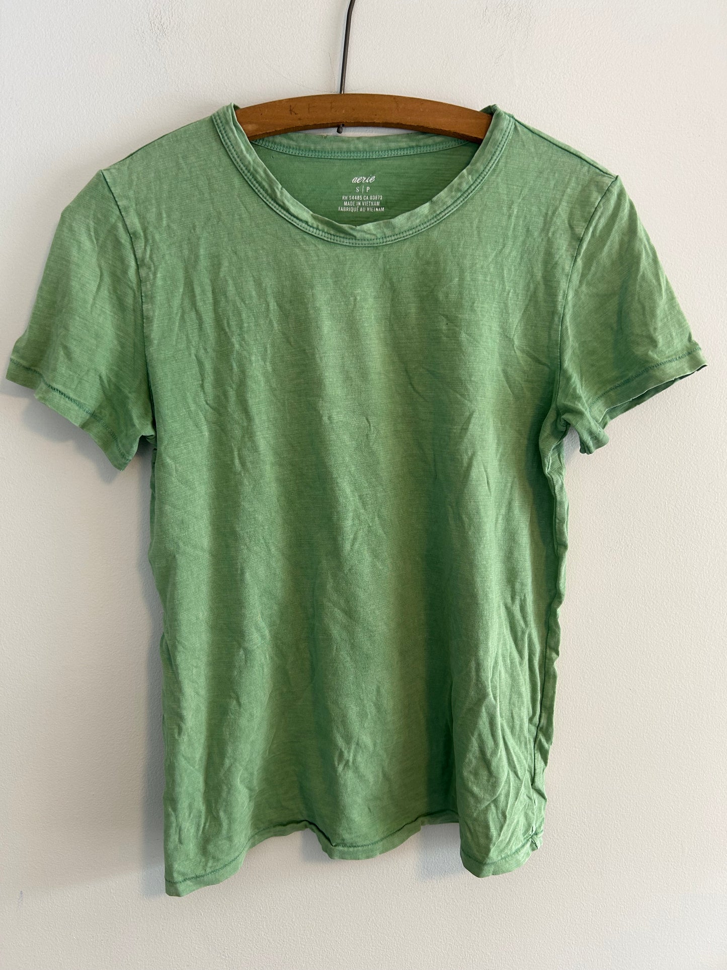 Aerie small green tshirt