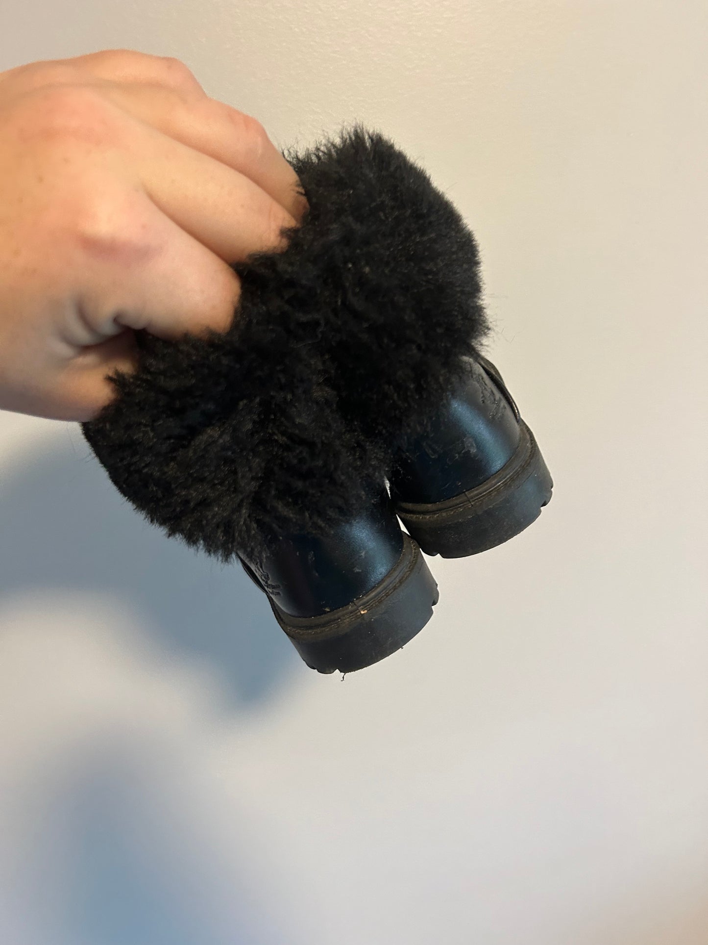 Beverly Hills polo club infant 6 black fur lined booties