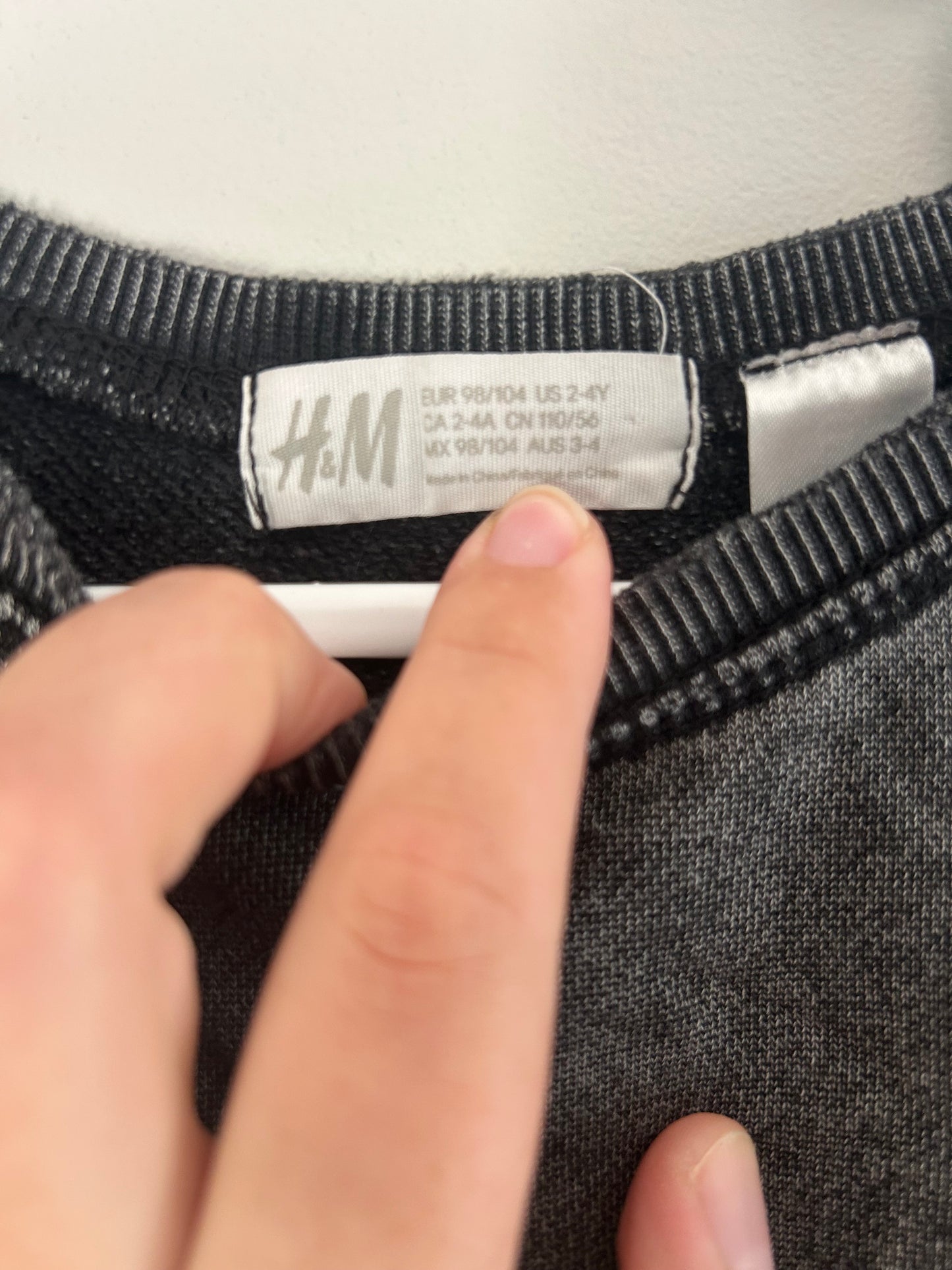 H&M 2/4t black Batman sweater