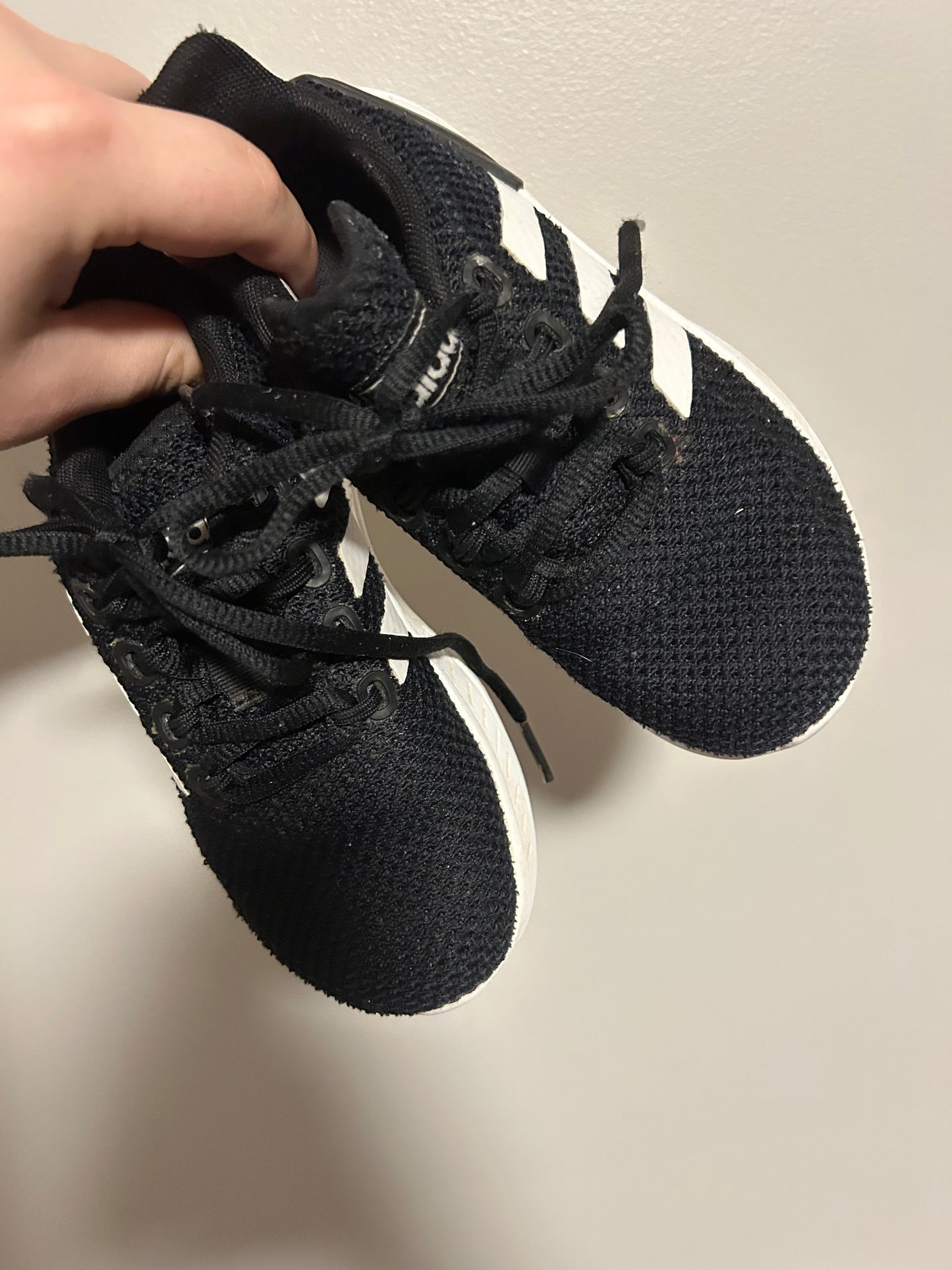 Adidas 10.5C black & white lace up runners