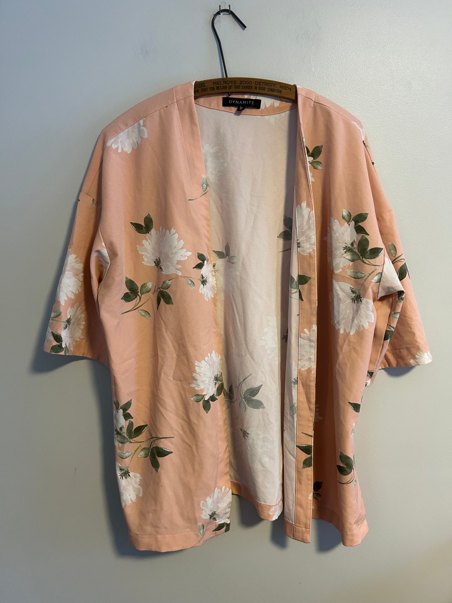 Dynamite large pink floral kimono