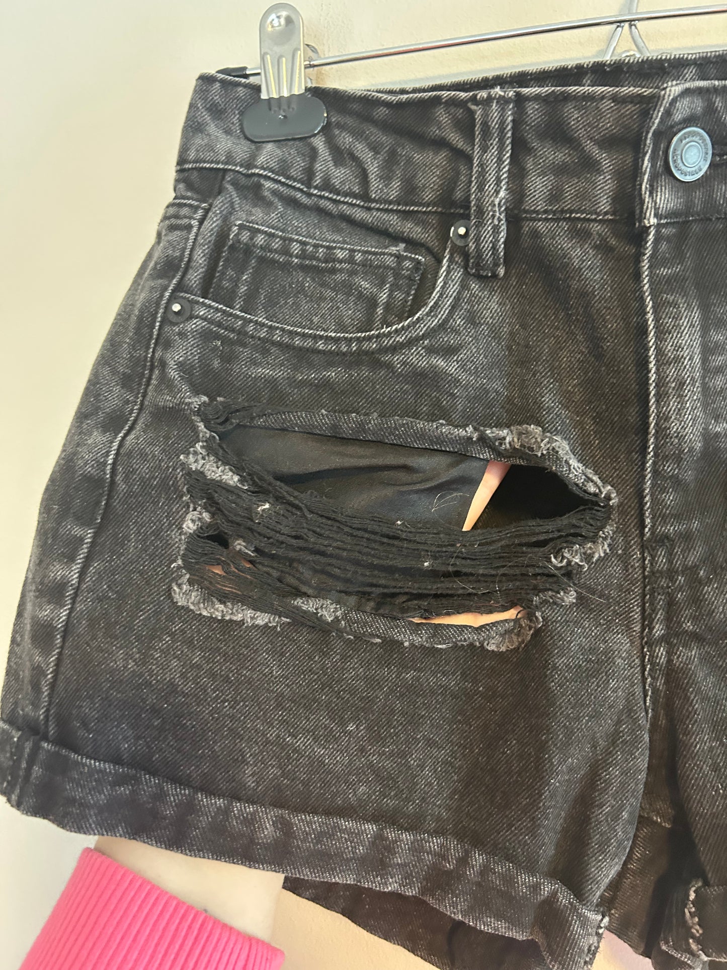 Aeropostale women’s 2 black distressed denim shorts