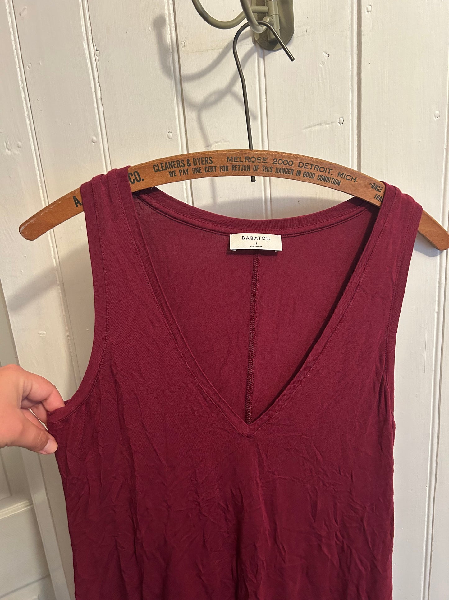 Babaton Aritzia small red vneck tank top