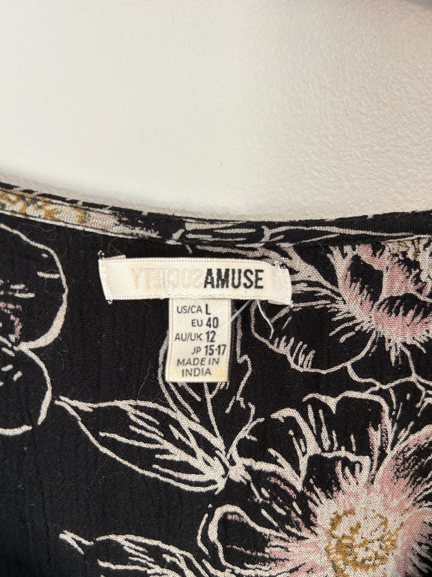 Amuse society large black & tan floral vneck long sleeve blouse