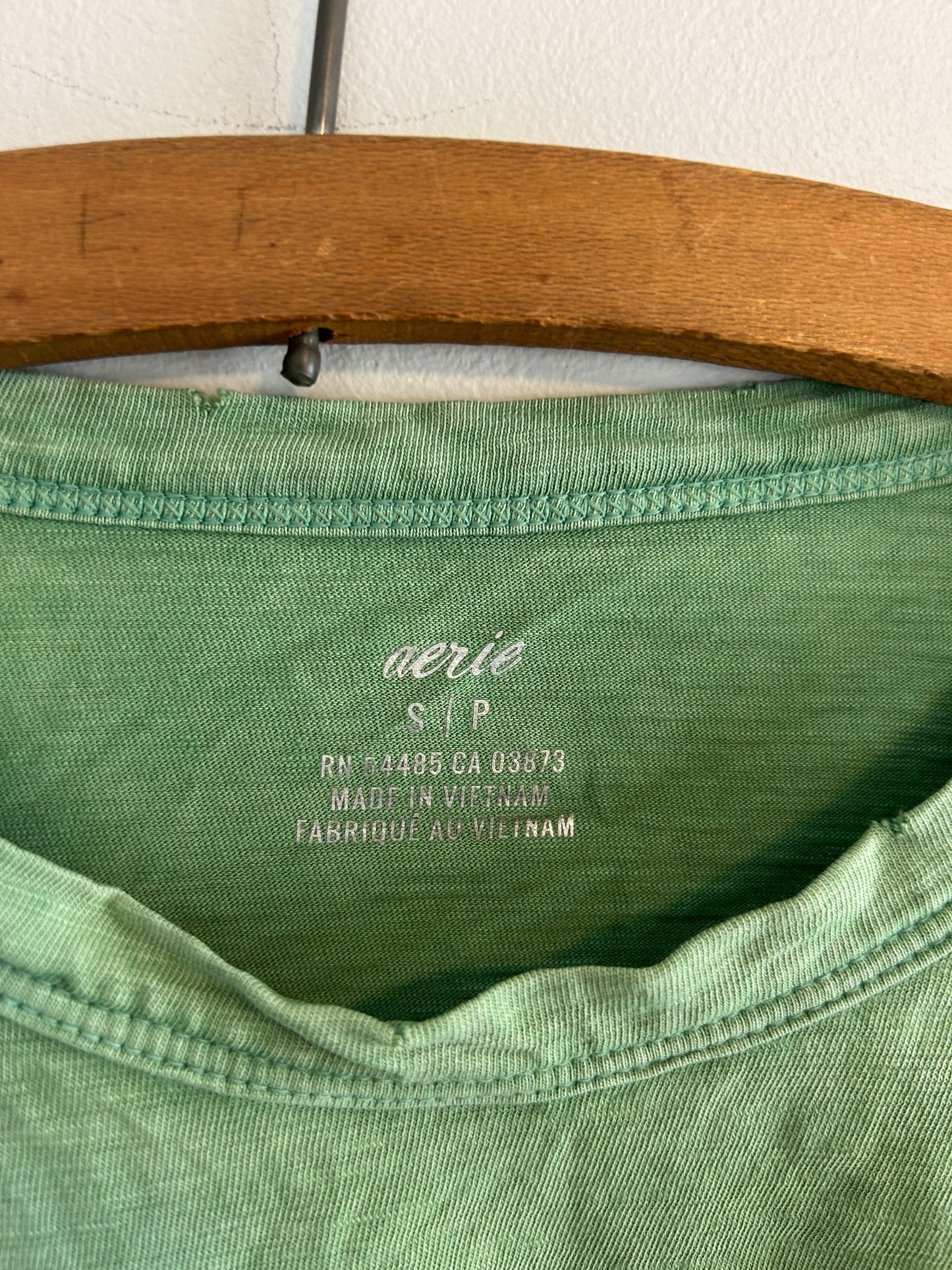 Aerie small green tshirt
