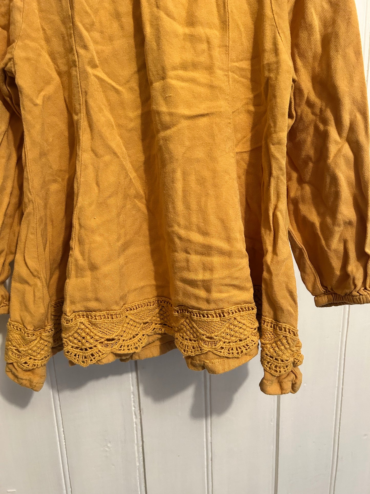 Artisan ny 4t yellow lace hem top