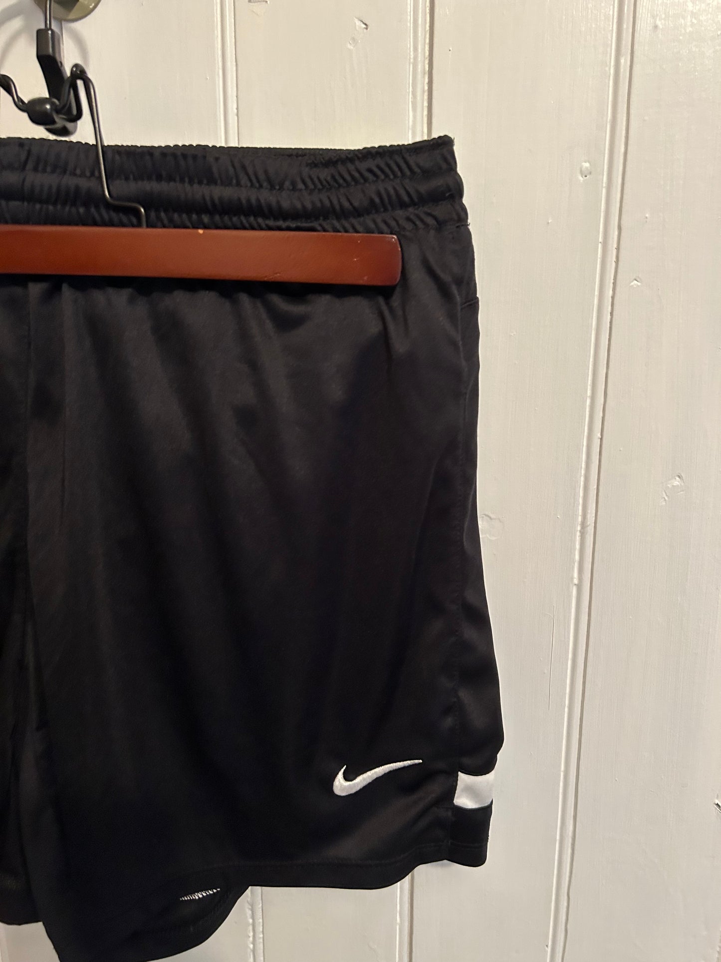 Nike small black shorts