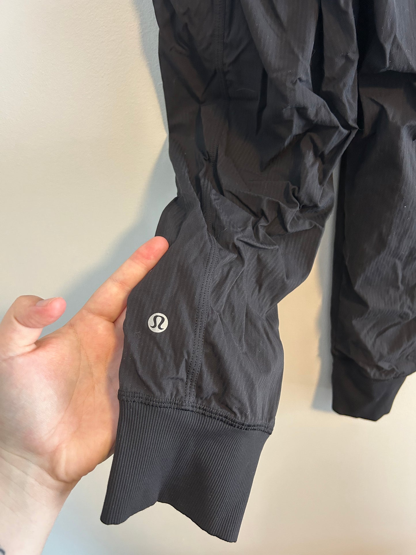 Lululemon 2 black studio cropped pant