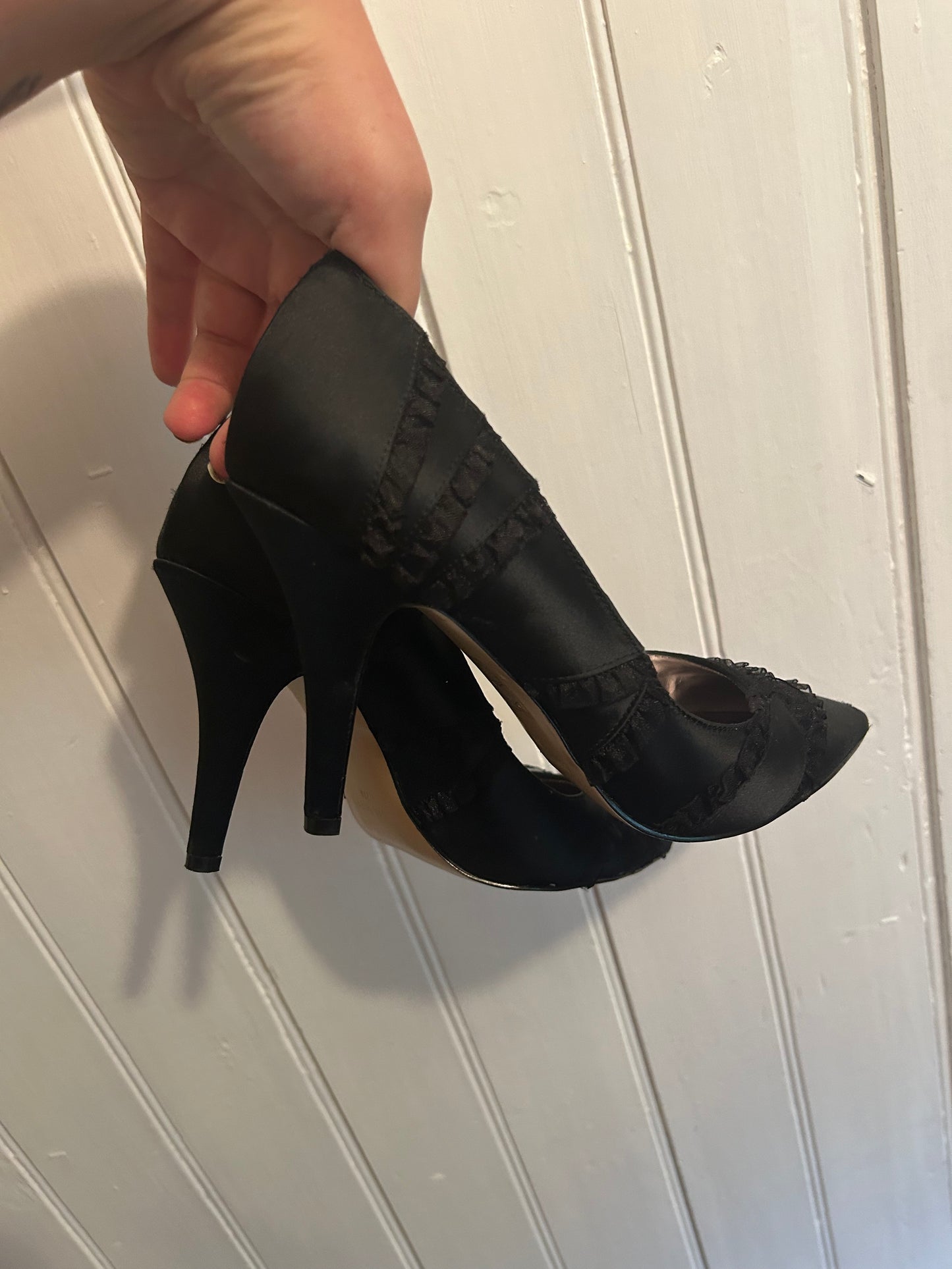 Nine West 7 black ruffle heels