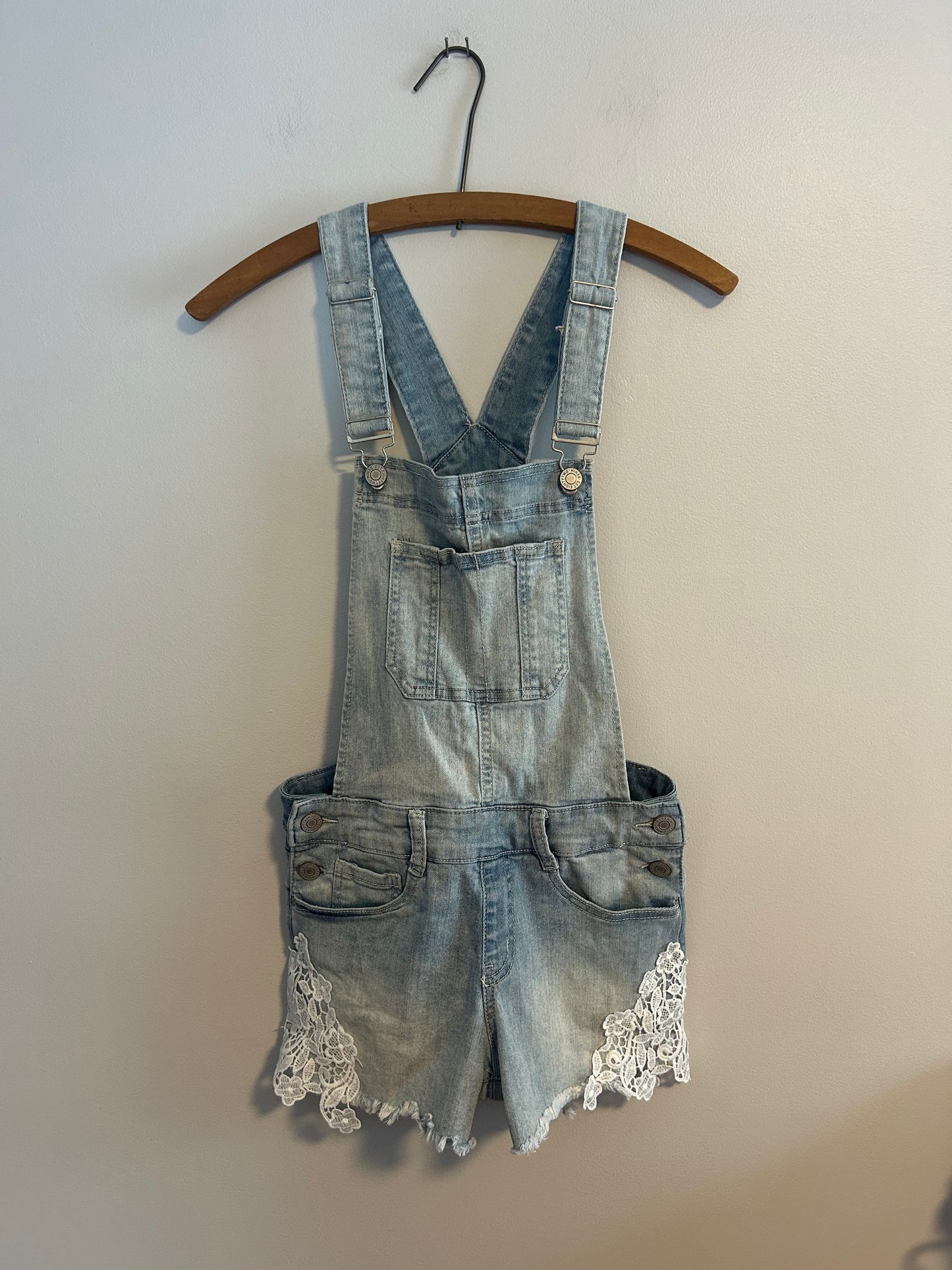 Ardene 82 juniors 1 light wash lace trim denim overalls