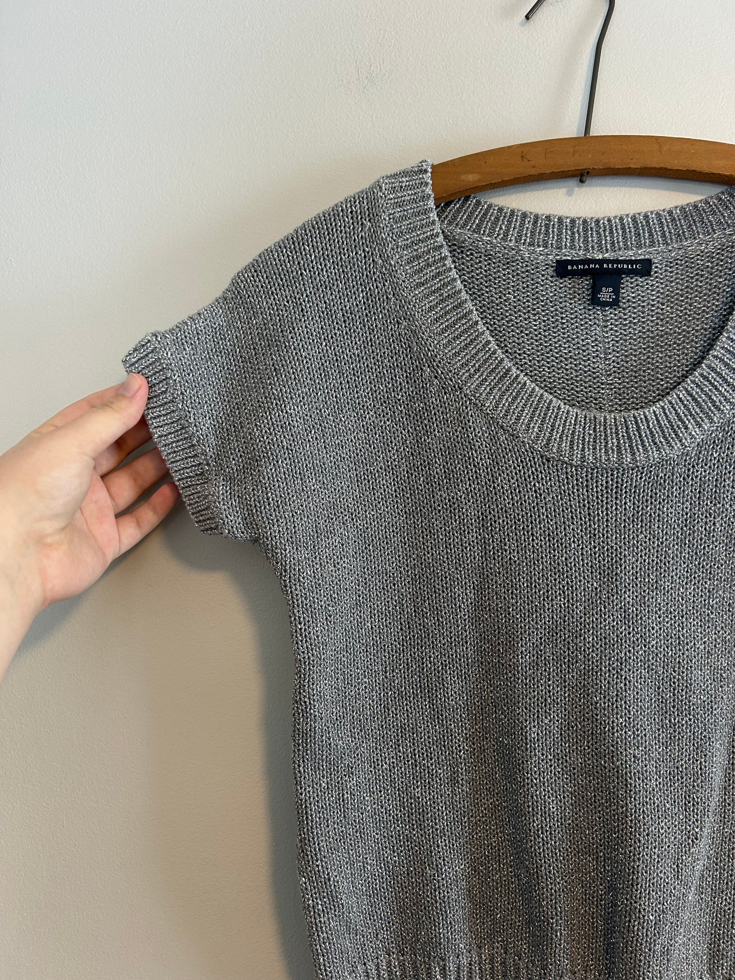 Banana republic small grey sparkly knit tshirt vest