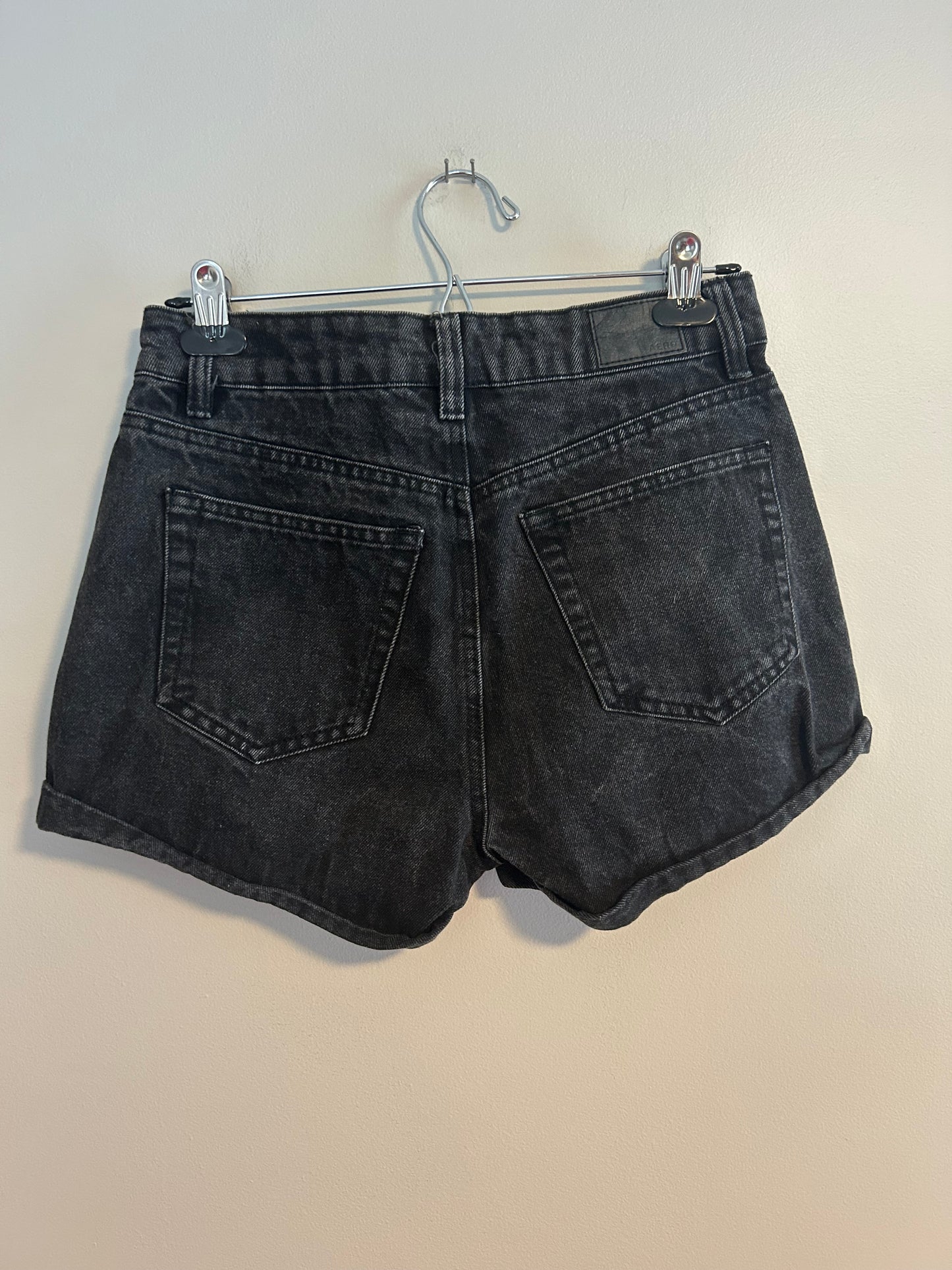 Aeropostale women’s 2 black distressed denim shorts