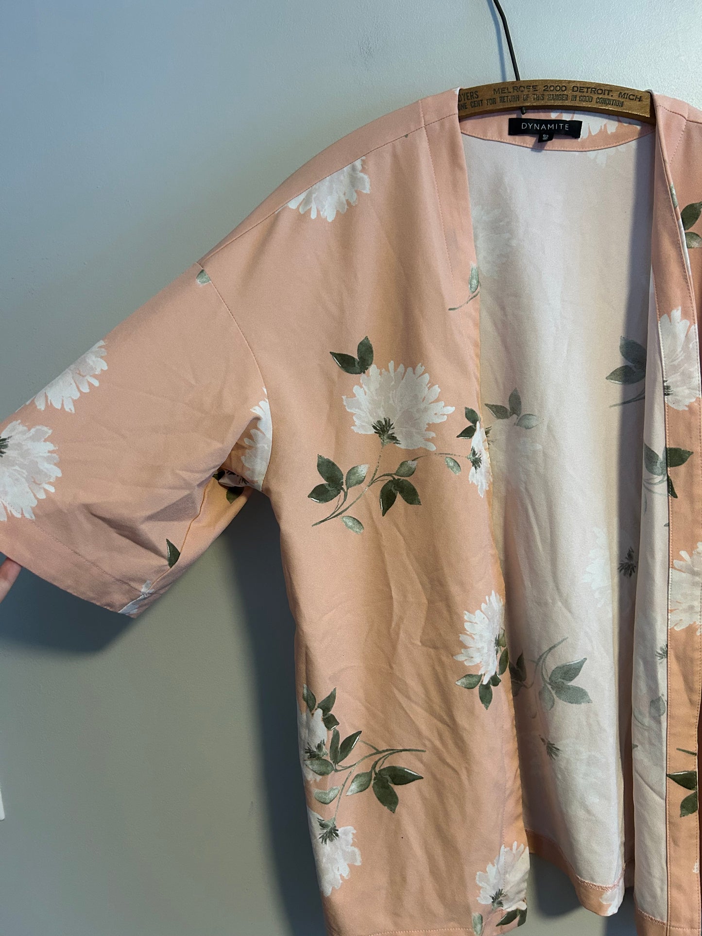 Dynamite large pink floral kimono